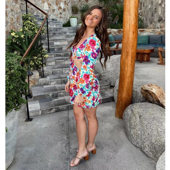 More to Come Sonya Cutout Dress White Purple Floral Mini Long Sleeve Sz M - Picture 6 of 16